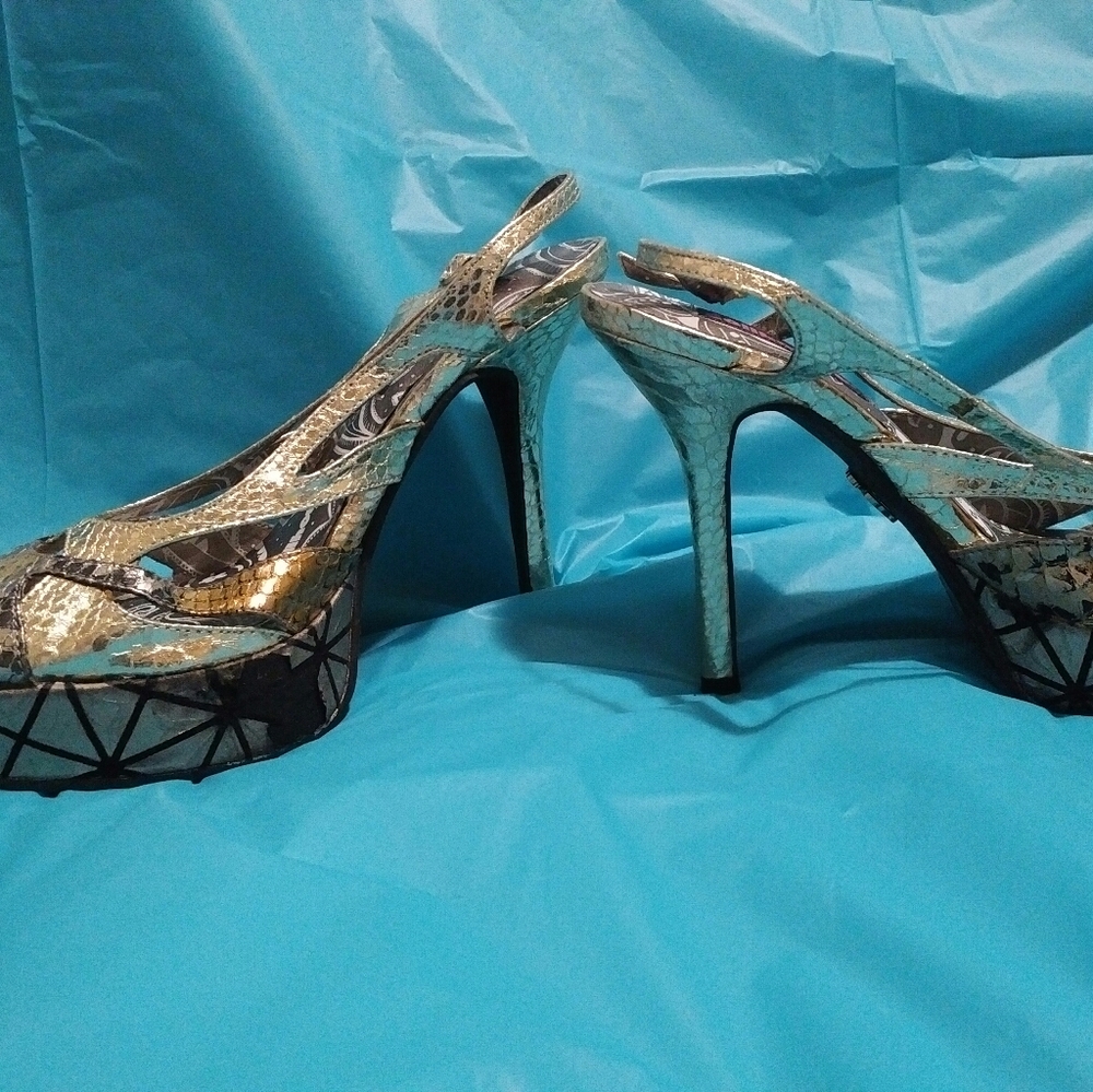 3 for $25 🌸DOLLHOUSE  🌻🌼 Nice Platform Heels